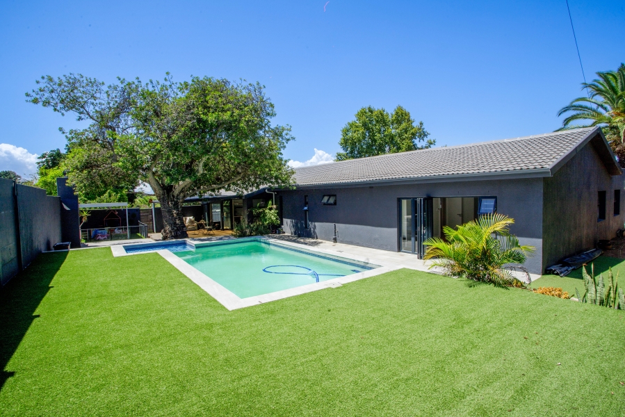 4 Bedroom Property for Sale in Loevenstein Western Cape